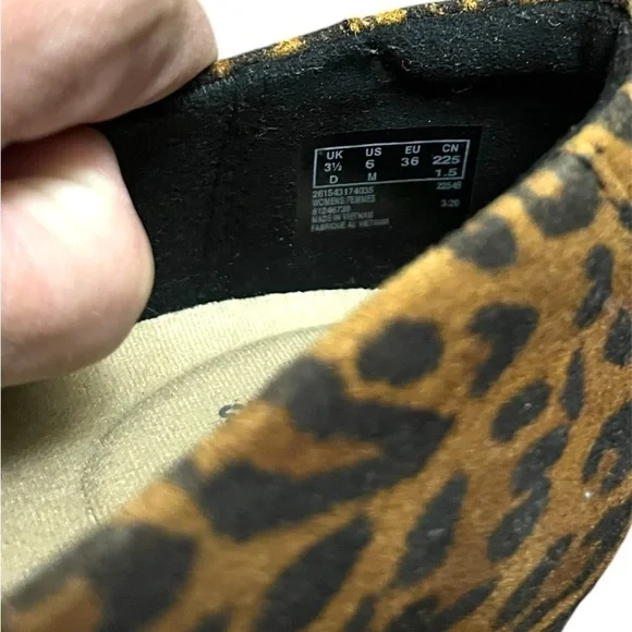 Clarks Shoes - Picture 4 of 5